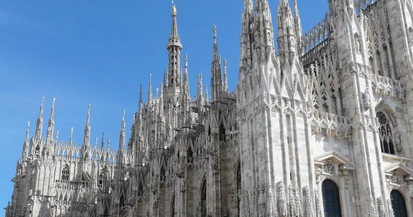 Stunning Milan Cathedral with Gothic Spires Under a Clear Blue Sky